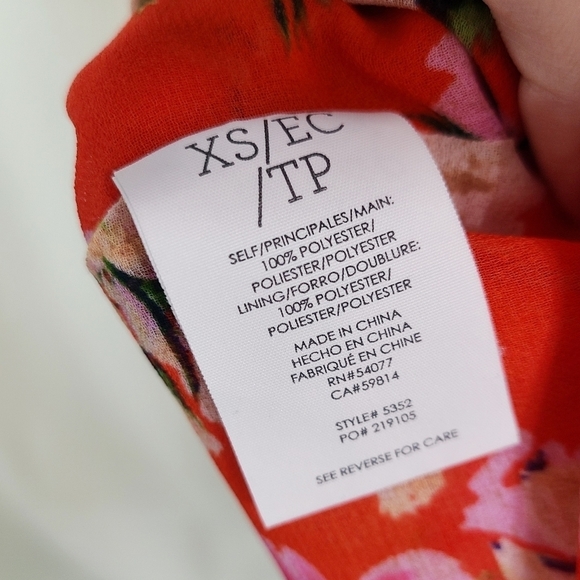 Cabi 5352 Lush floral blouse red cold shoulder - Picture 6 of 6